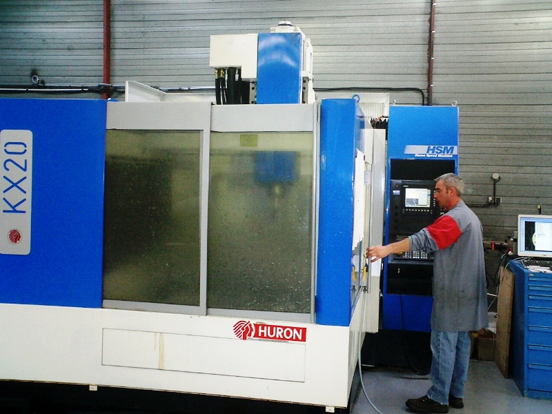 3/4-осевой портальный фрезерный обрабатывающий центр HURON KX 20 (Франция)